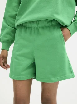 Mid-thigh fleece short