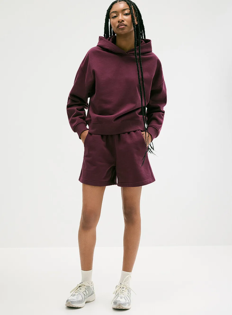 Mid-thigh fleece short