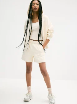 Mid-thigh fleece short