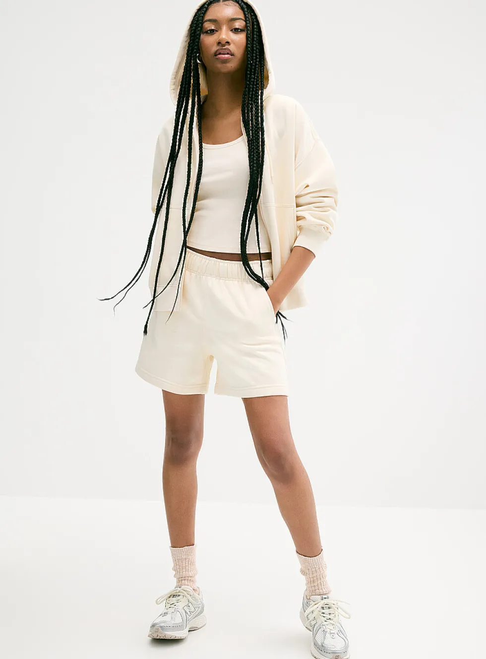 Mid-thigh fleece short
