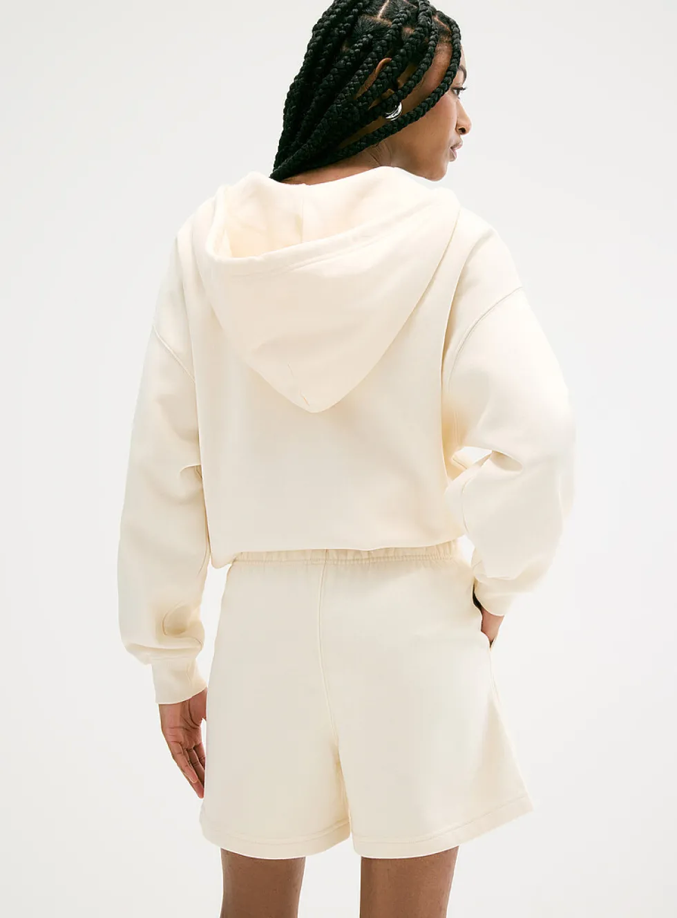 Mid-thigh fleece short