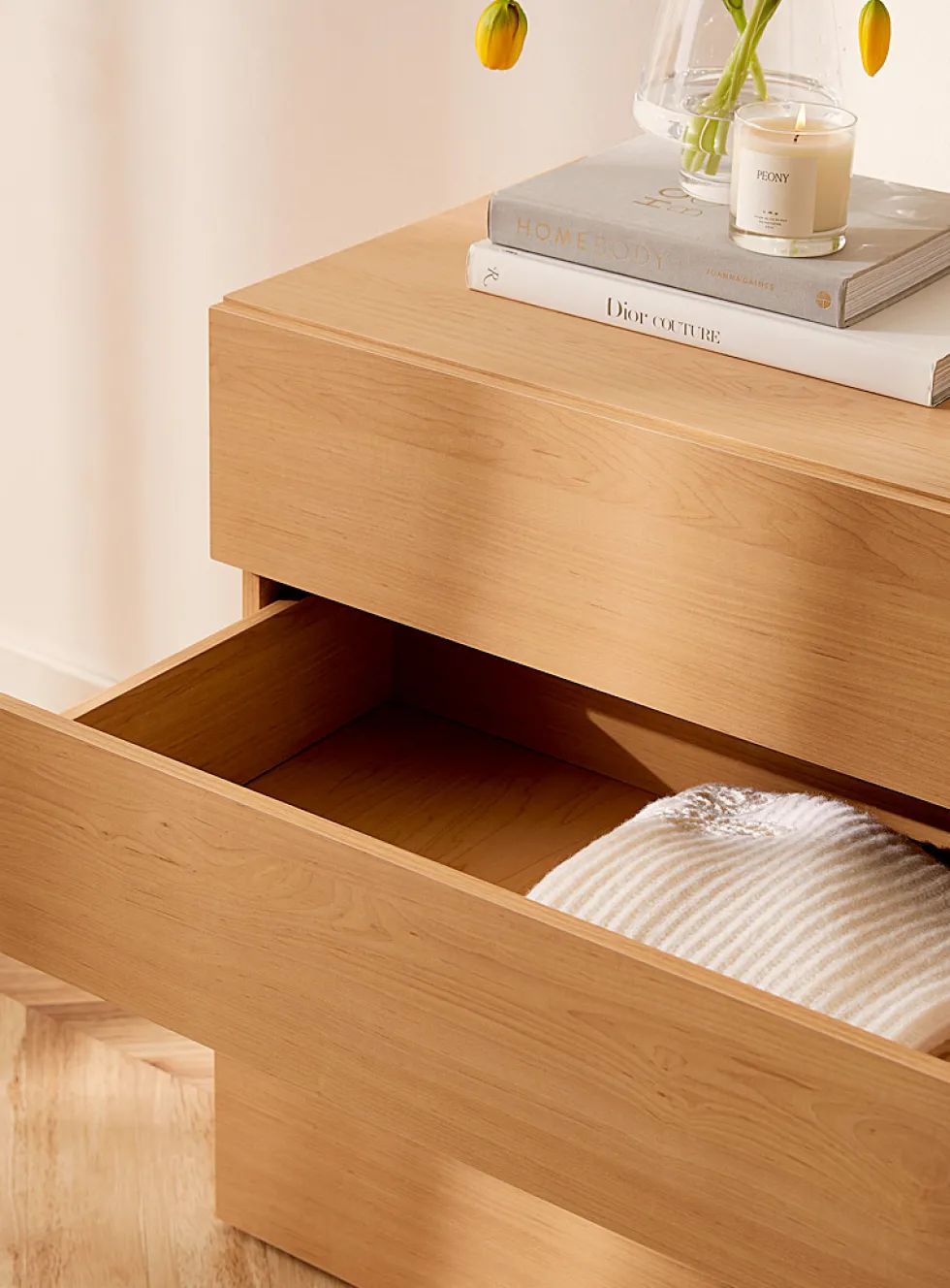 Minimalist four-drawer dresser