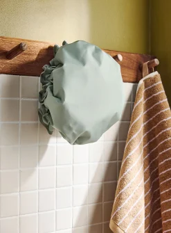 Monochromatic shower cap