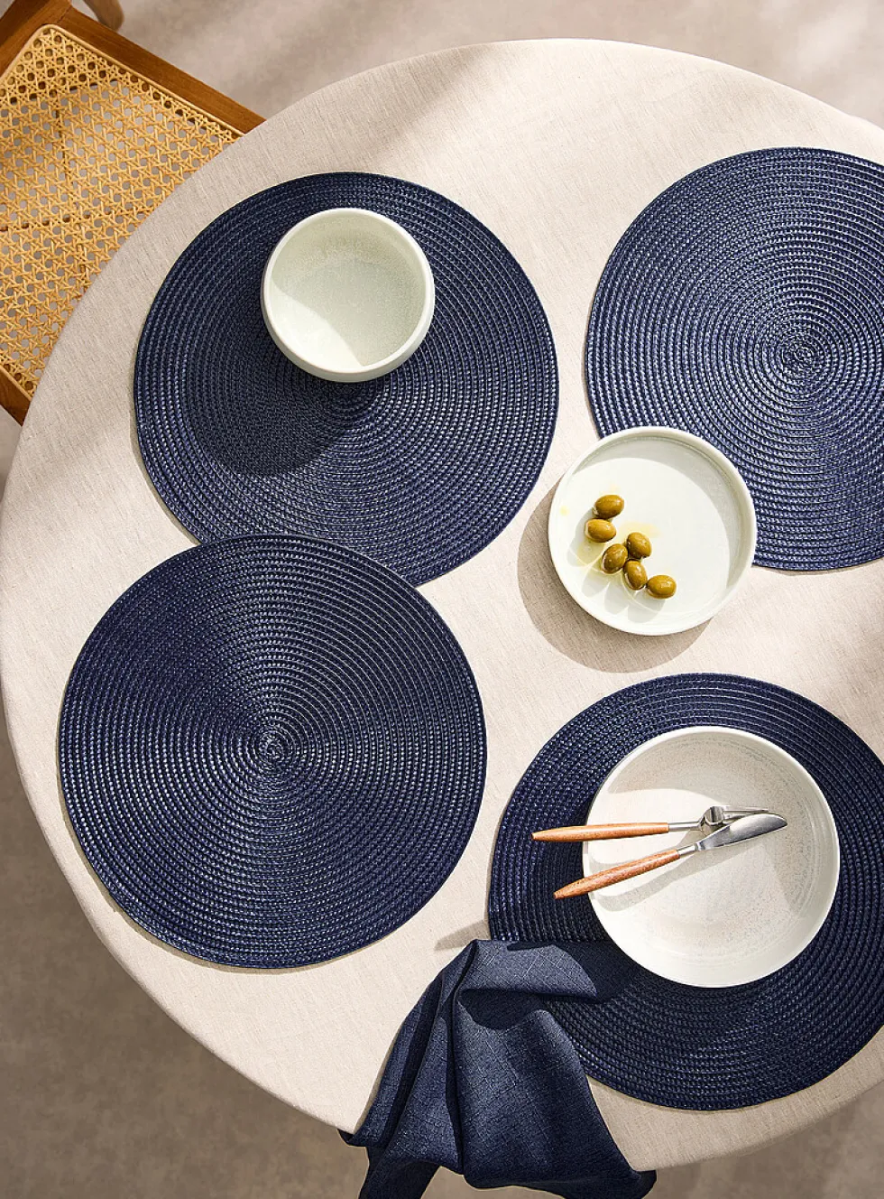 Monochrome braided placemats