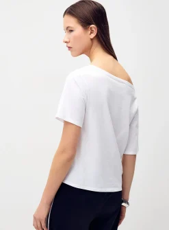 Off-the-shoulder T-shirt