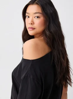 Off-the-shoulder T-shirt