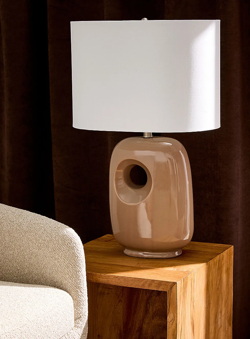 Openwork ceramic base table lamp
