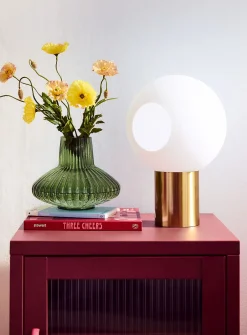 Openwork globe table lamp