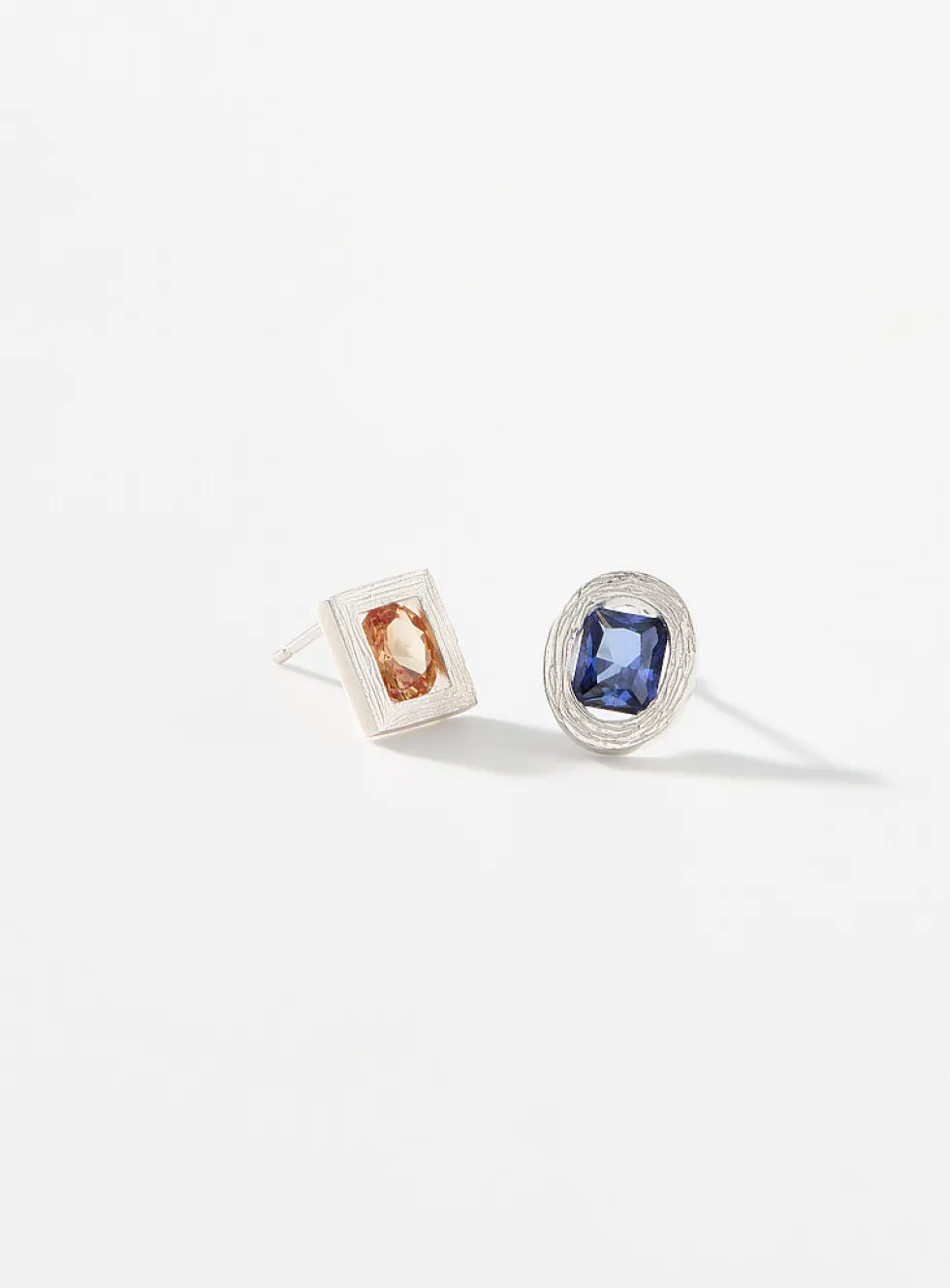 Opposite earrings