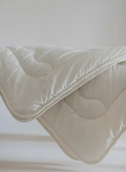 Organic cotton and wool duvet