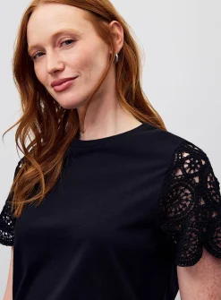 Organic cotton crocheted sleeve T-shirt
