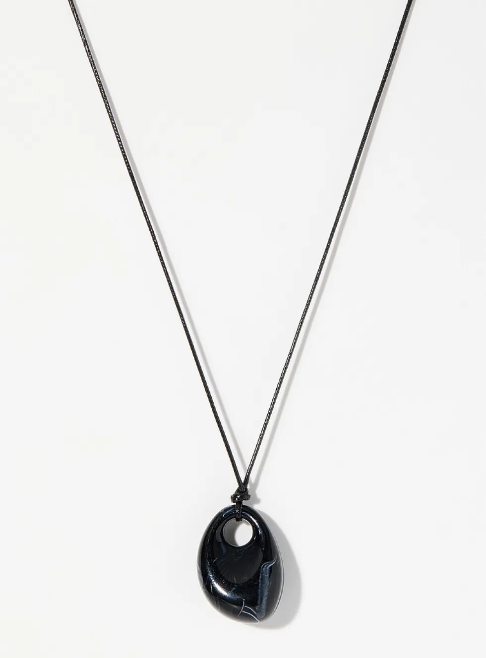 Oval pendant wrap cord choker