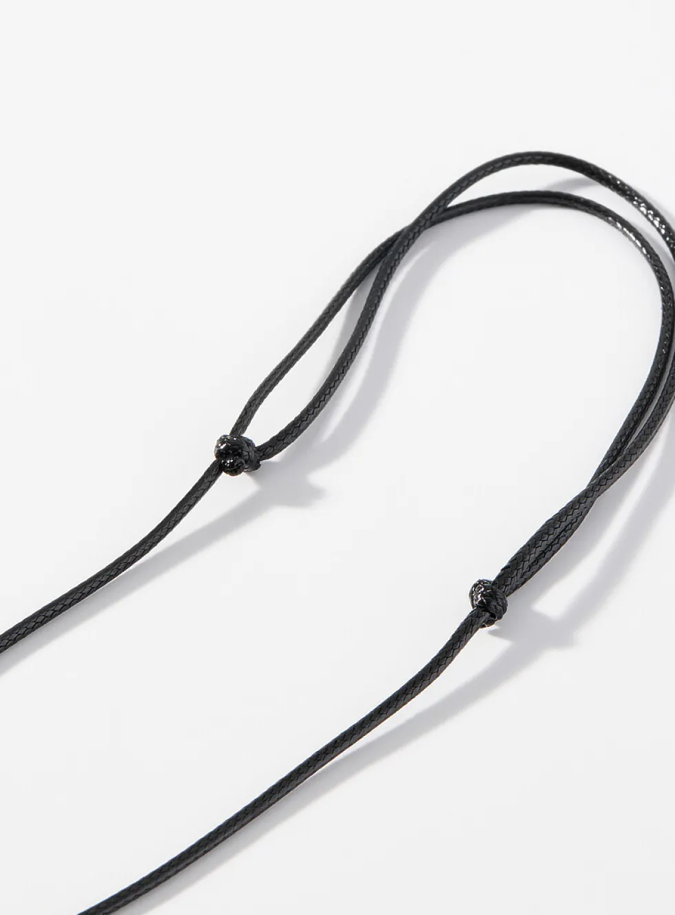 Oval pendant wrap cord choker