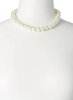 Oversized glistening pearl necklace