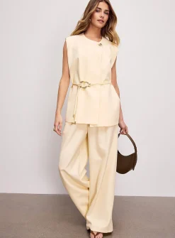 Oversized single golden-button sleeveless blazer
