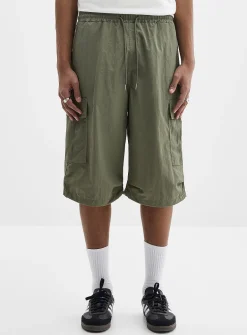 Parachute cargo Bermudas