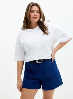 Patch pockets coloured denim short