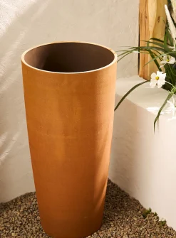 Patina Selena rust-coloured planter
