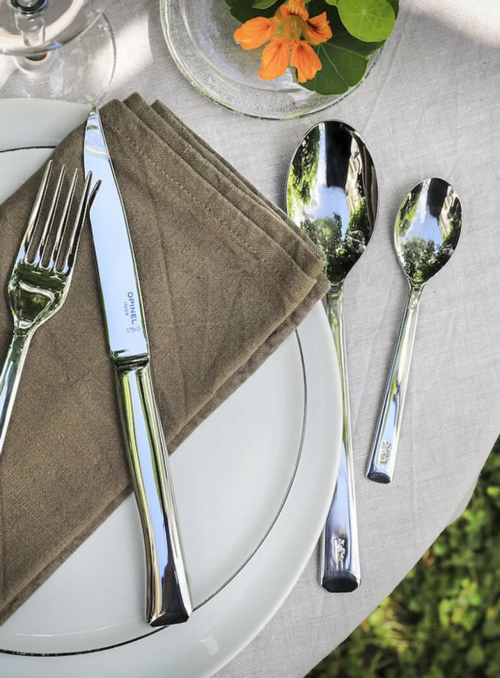 Perpétue table knives
