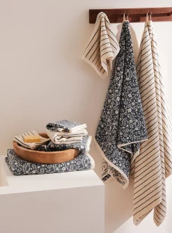 Pinstriped organic cotton towels