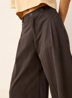 Pleated and topstitched twill barrel-leg pant