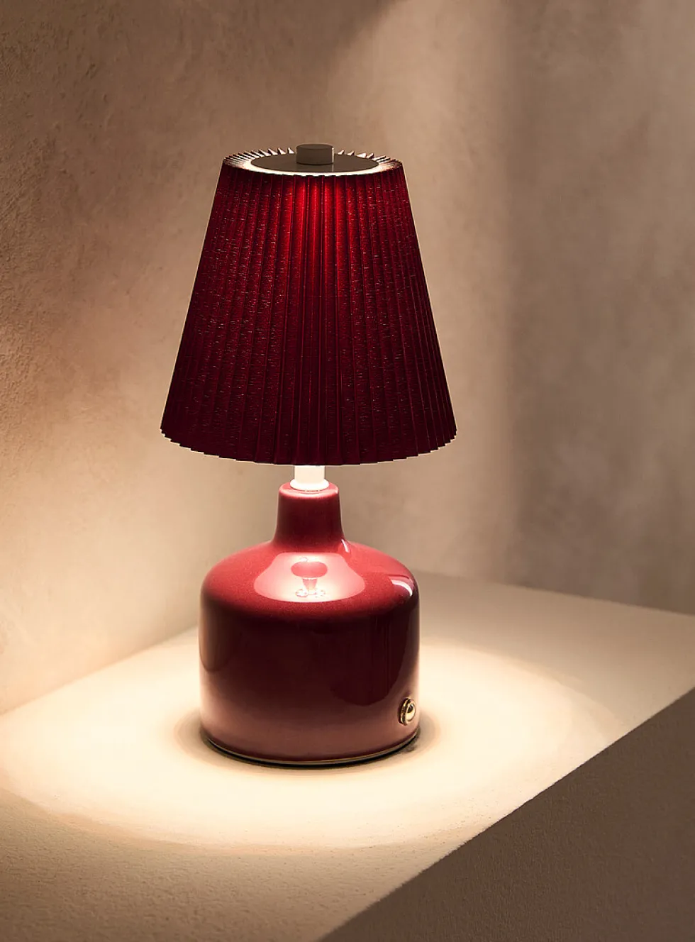 Pleated lampshade rechargeable touch table lamp