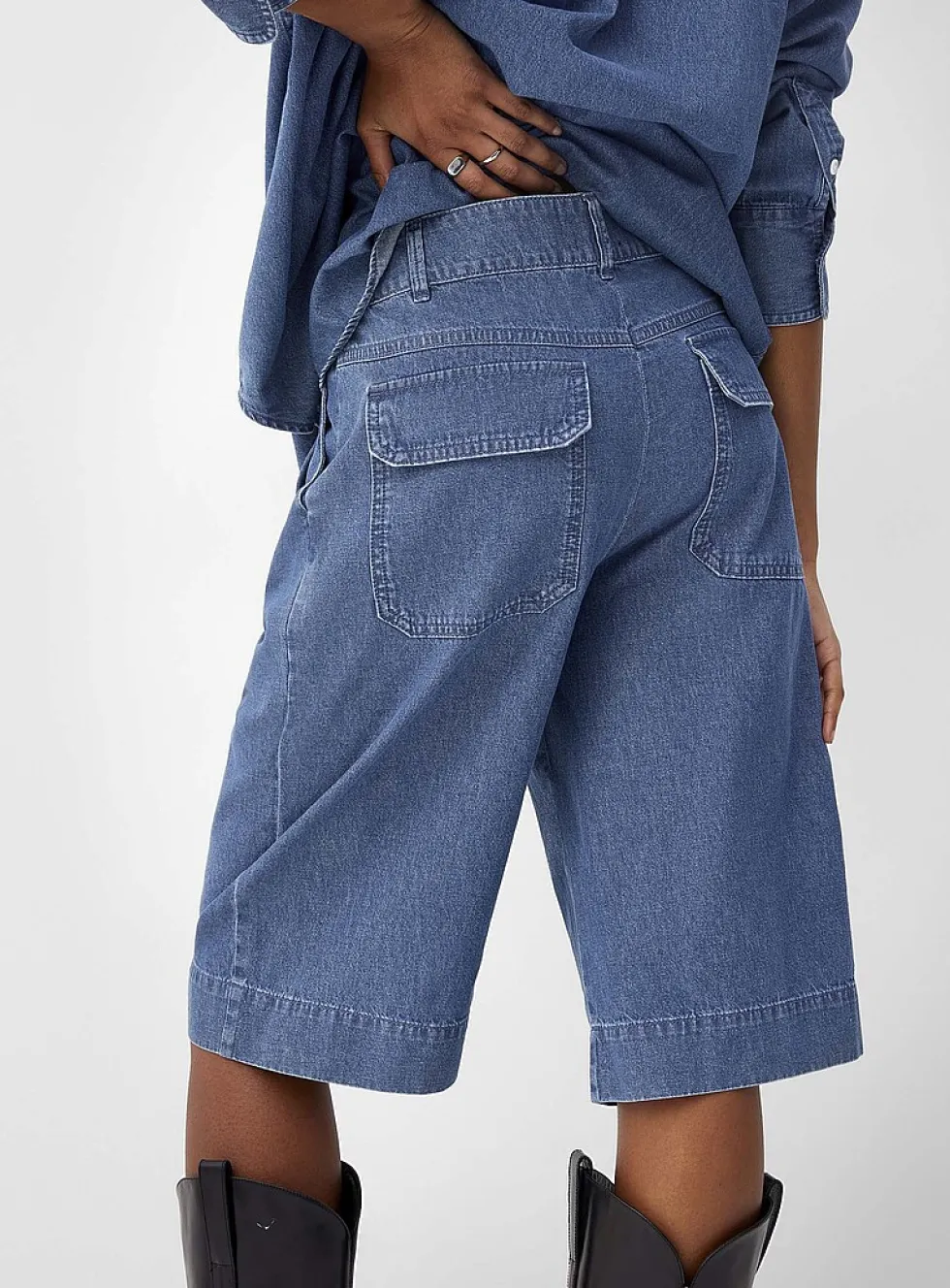 Pleated lightweight denim Bermuda short