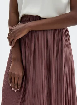 Pleated satiny skirt