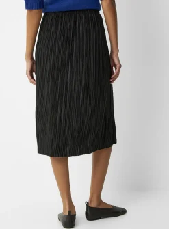 Pleated satiny skirt