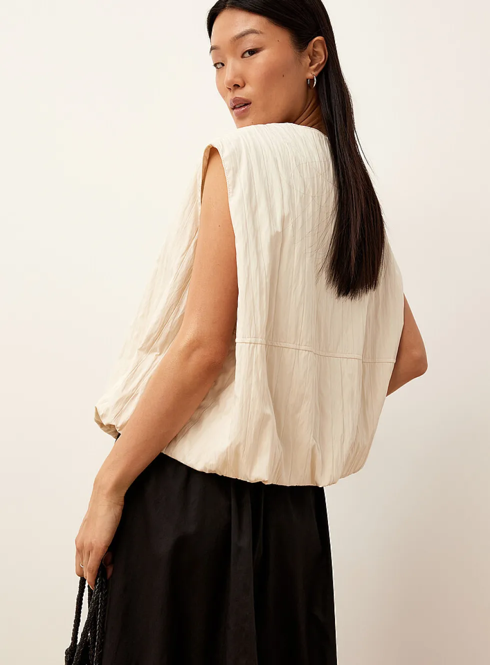 Pleated texture sleeveless bubble vest
