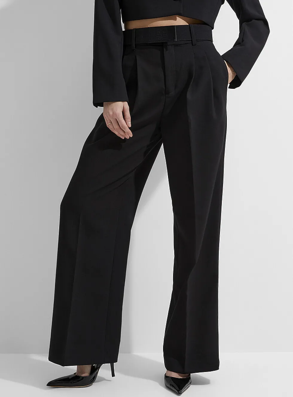 Pleated wide-leg pant with embossed logo belt