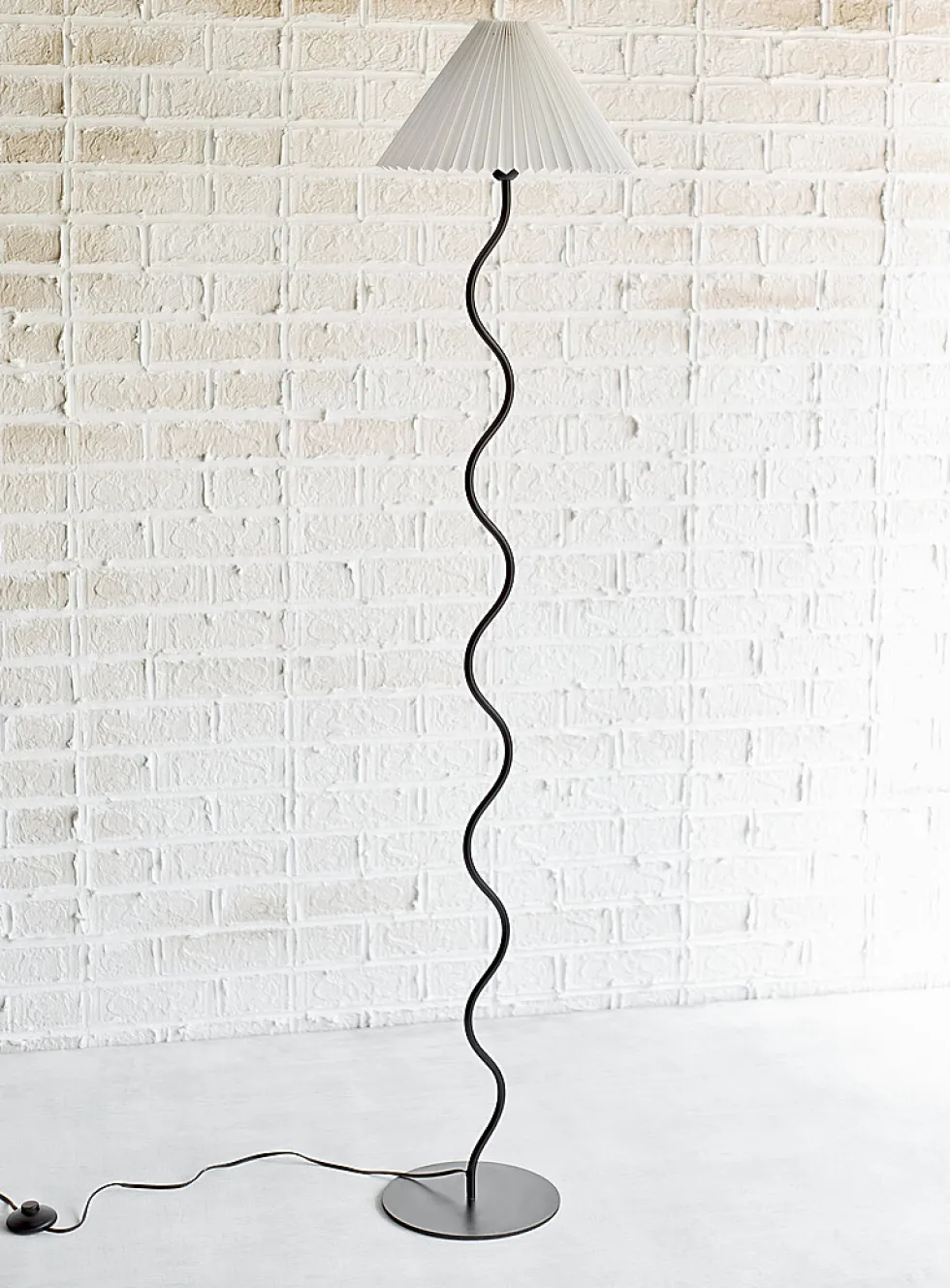 Pleated-shade wavy floor lamp