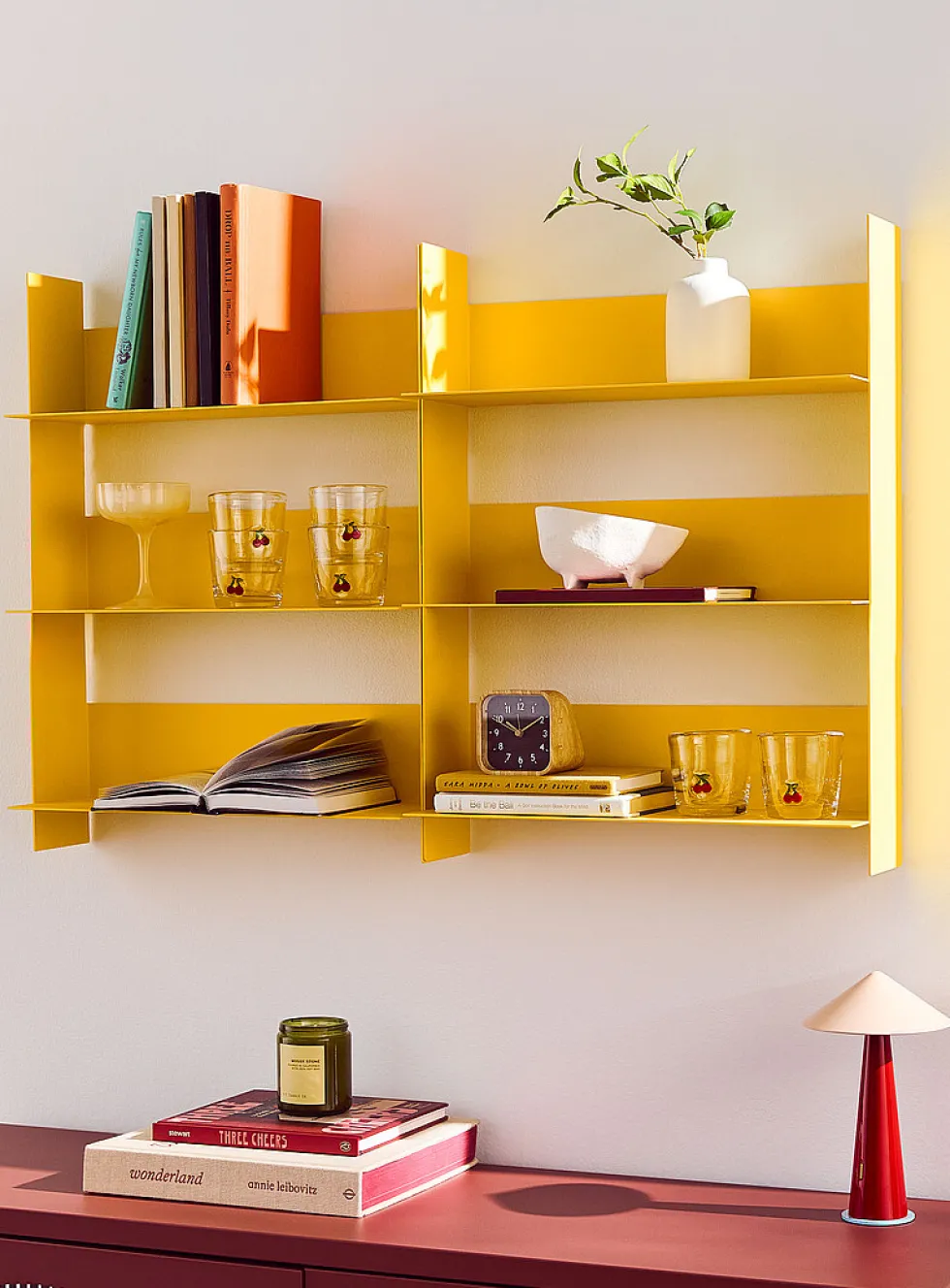 Pli folded steel wall-mounted shelf unit
