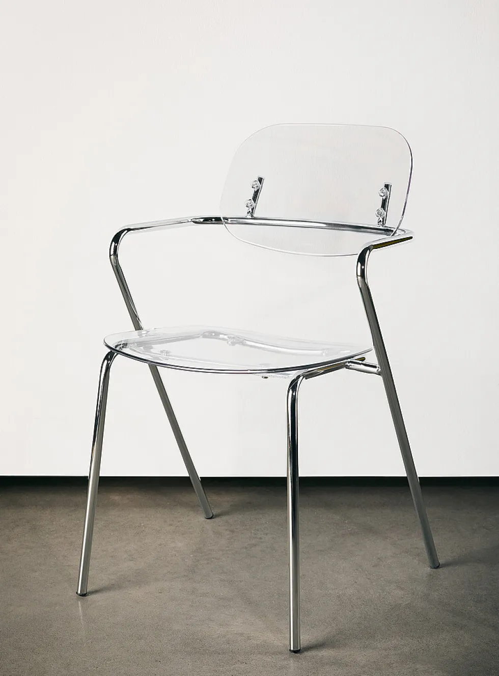 Polycarbonate and metal armrest chairs