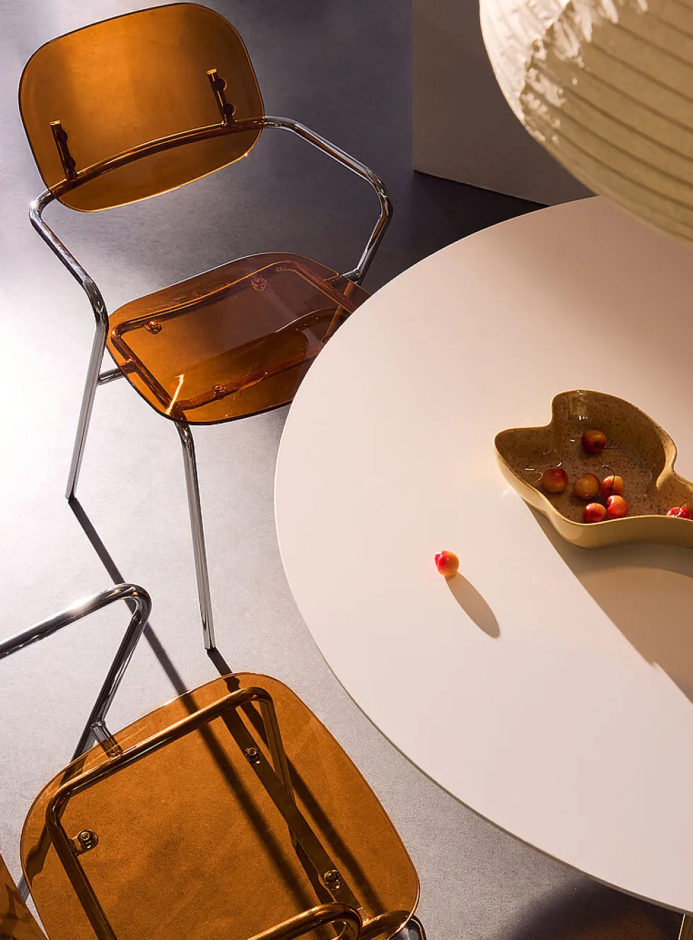 Polycarbonate and metal armrest chairs