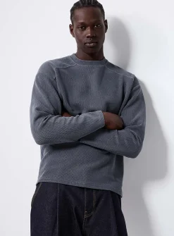 Raglan sleeve embossed T-shirt