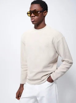 Raglan sleeve embossed T-shirt