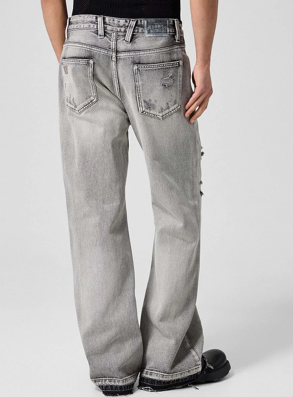 Raw edging mended flared-leg jean