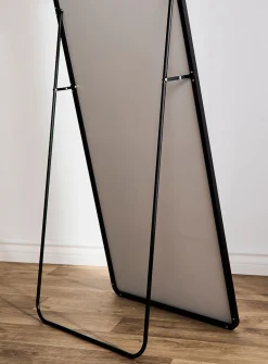 Rectangular standing mirror with rounded corners