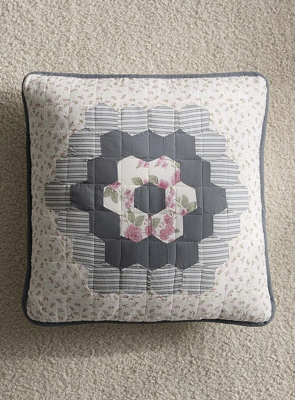 Removable-cover nostalgic floral patchwork cushion
