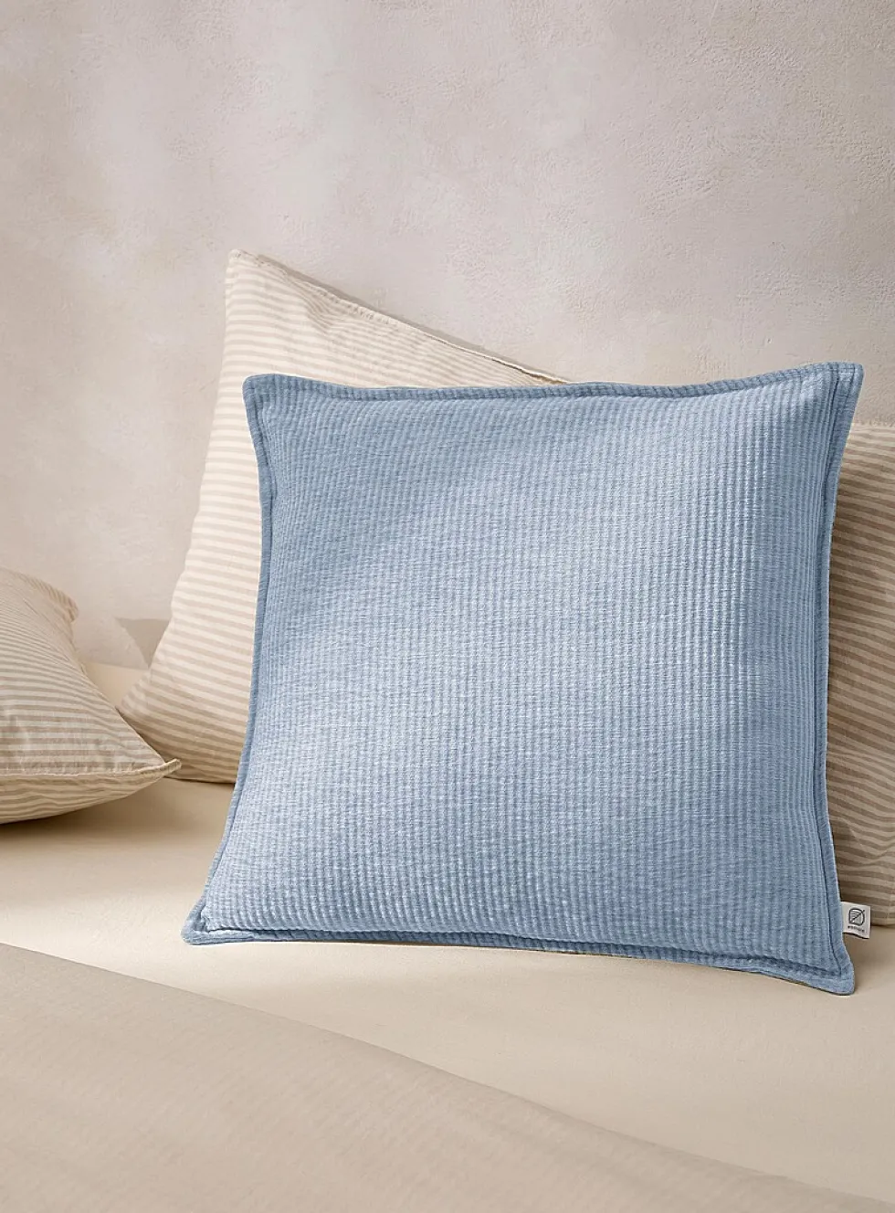 Ribbed chenille knit removable cover cushion