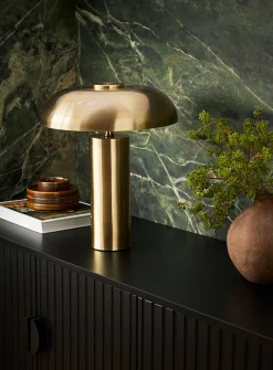 Round metal table lamp