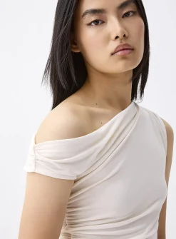 Ruffled off-the-shoulder T-shirt