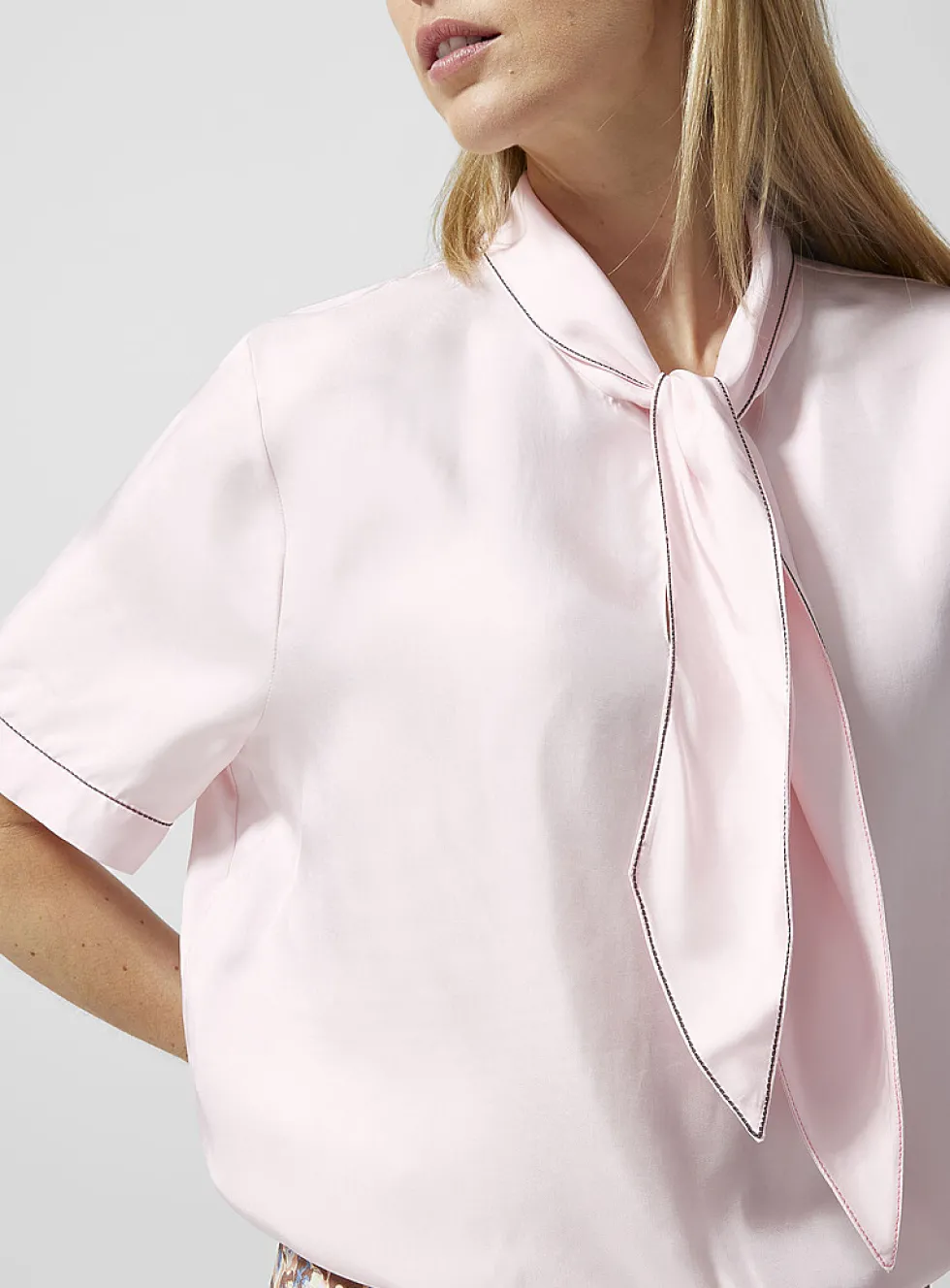Satiny tie-collar blouse