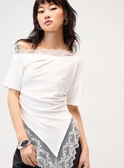 Scalloped asymmetrical lace T-shirt