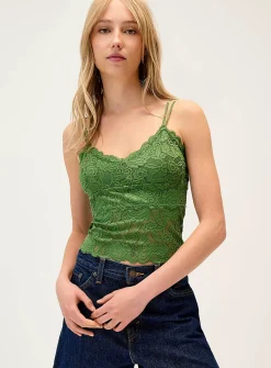Scallpoed lace trim cropped cami