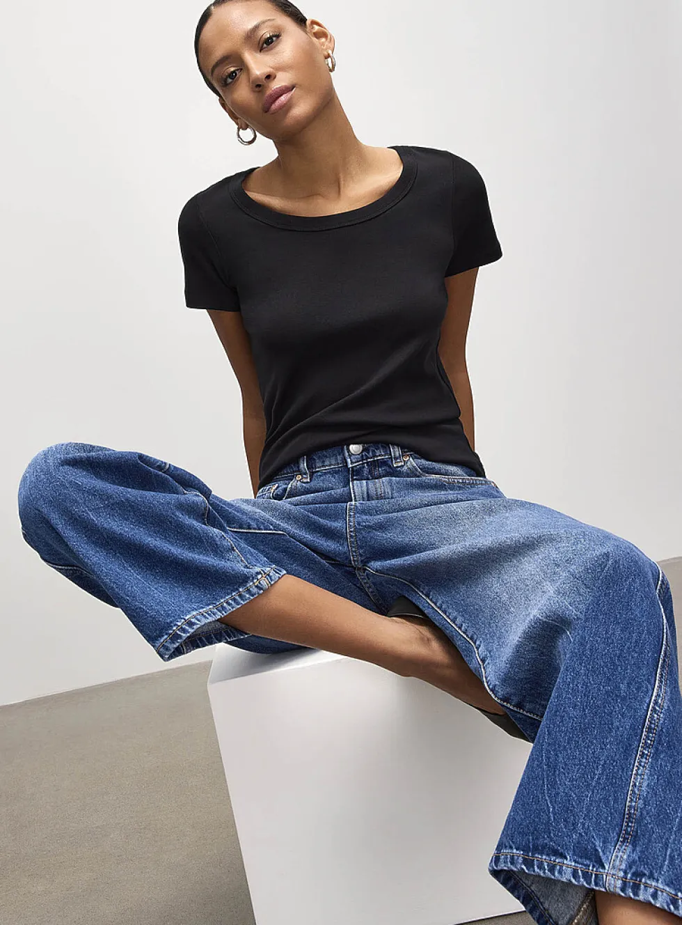 Scoop-neck fitted T-shirt