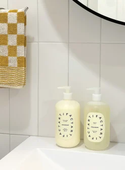 Sea kelp and green tea extracts hand and body lotion