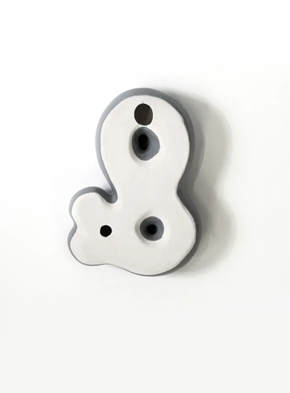 Semiporcelain ampersand wall ornament