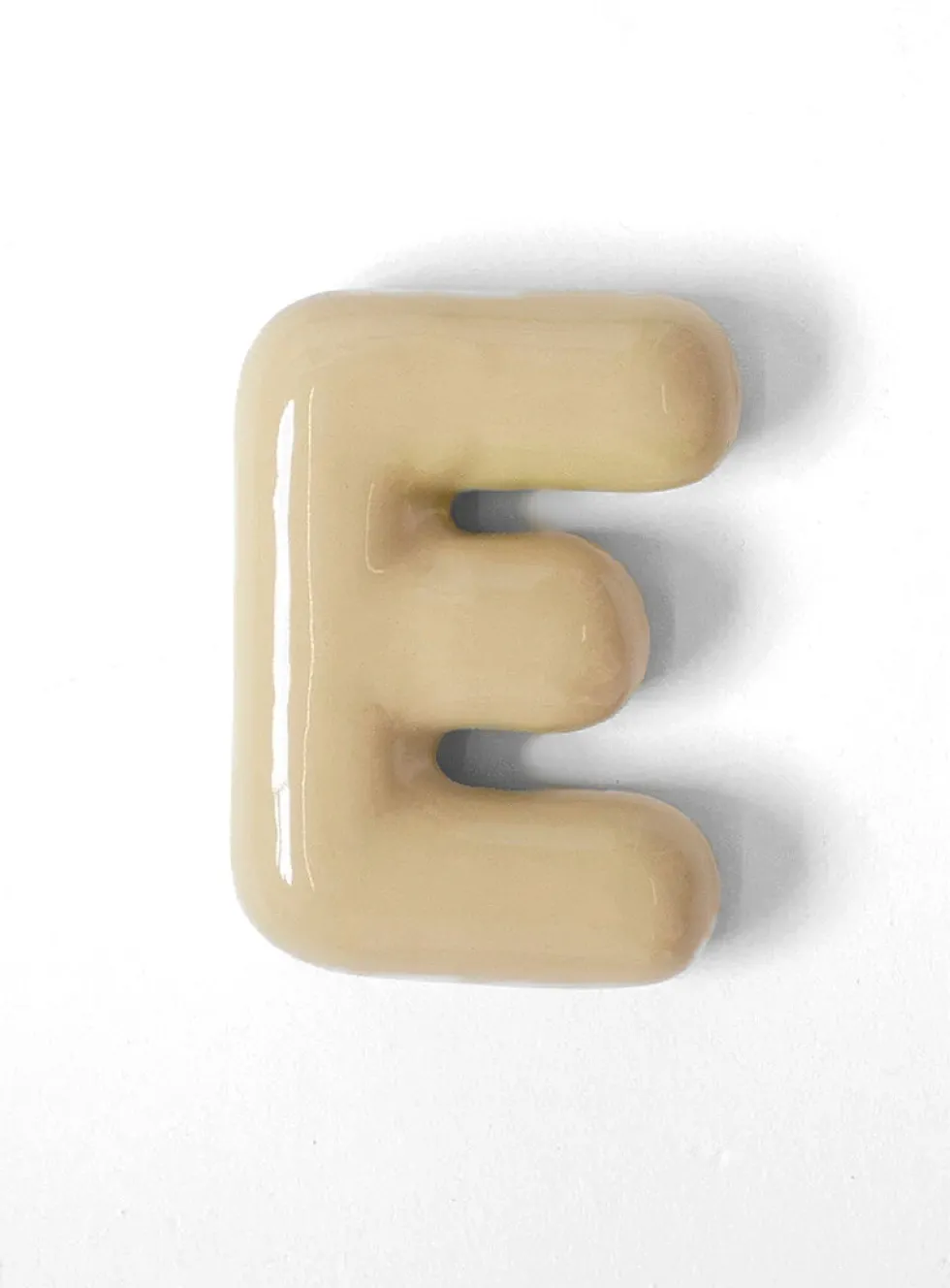 Semiporcelain letter E wall ornament